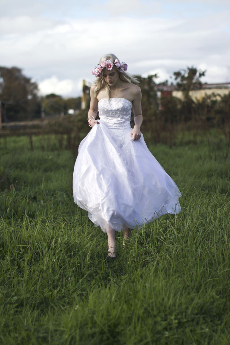 takaninin wedding dress