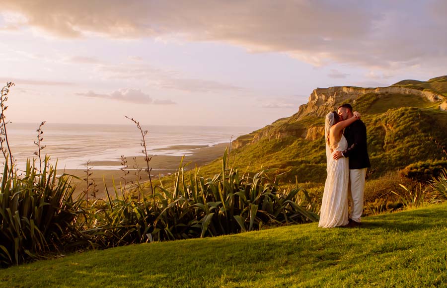Auckland Wedding Photographer. Karioitahi beach. Beach wedding location. Castaways Resort. 