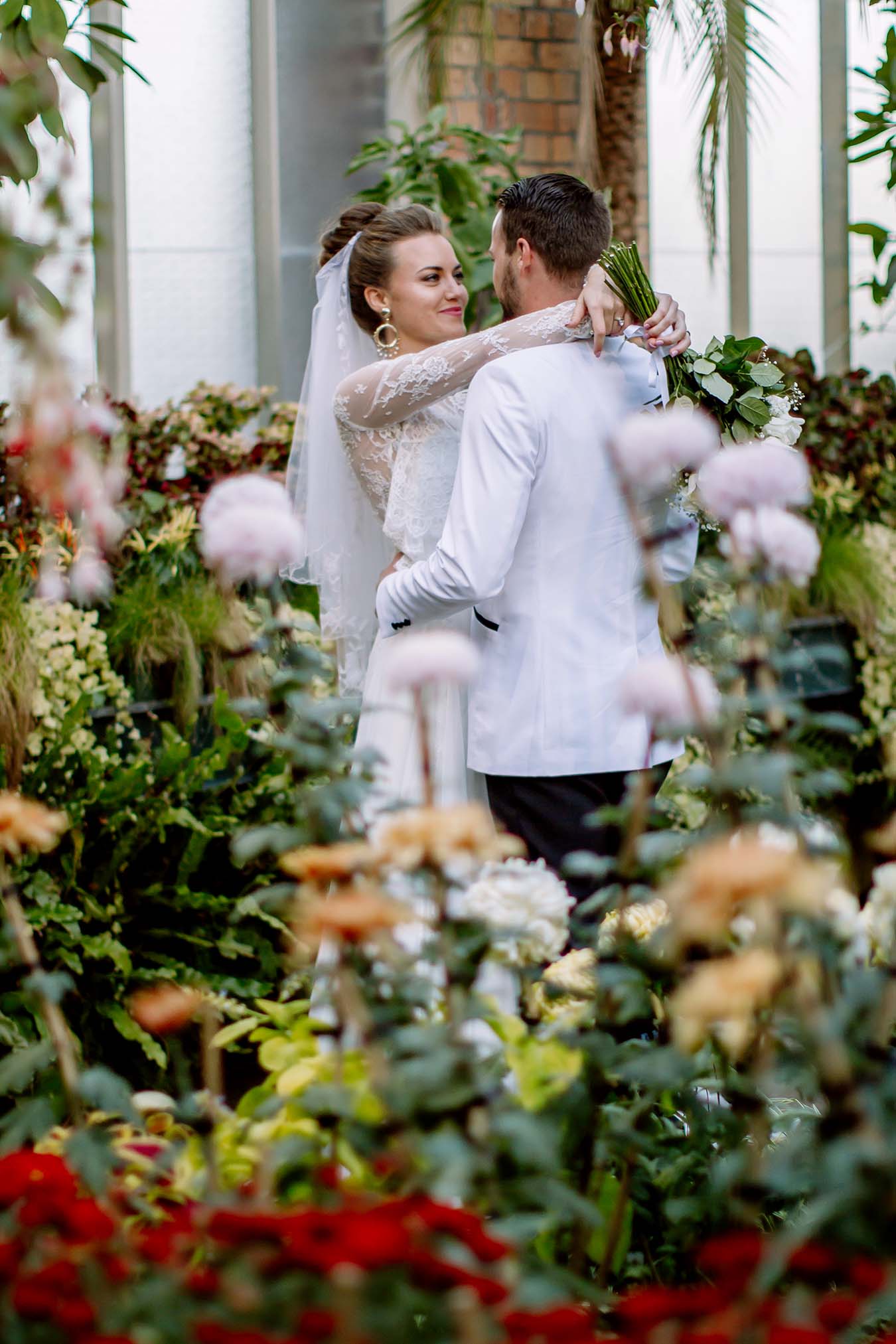 Auckland Wedding Photographer.Auckland Wintergardens Bride and Groom