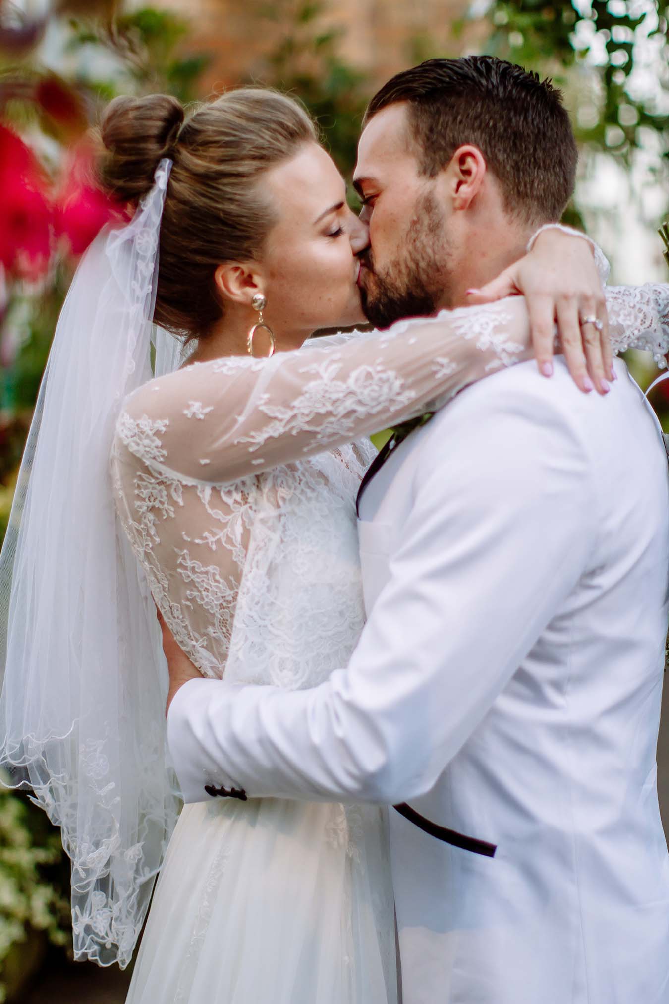Auckland Wedding Photographer.Auckland Wintergardens Bride and Groom