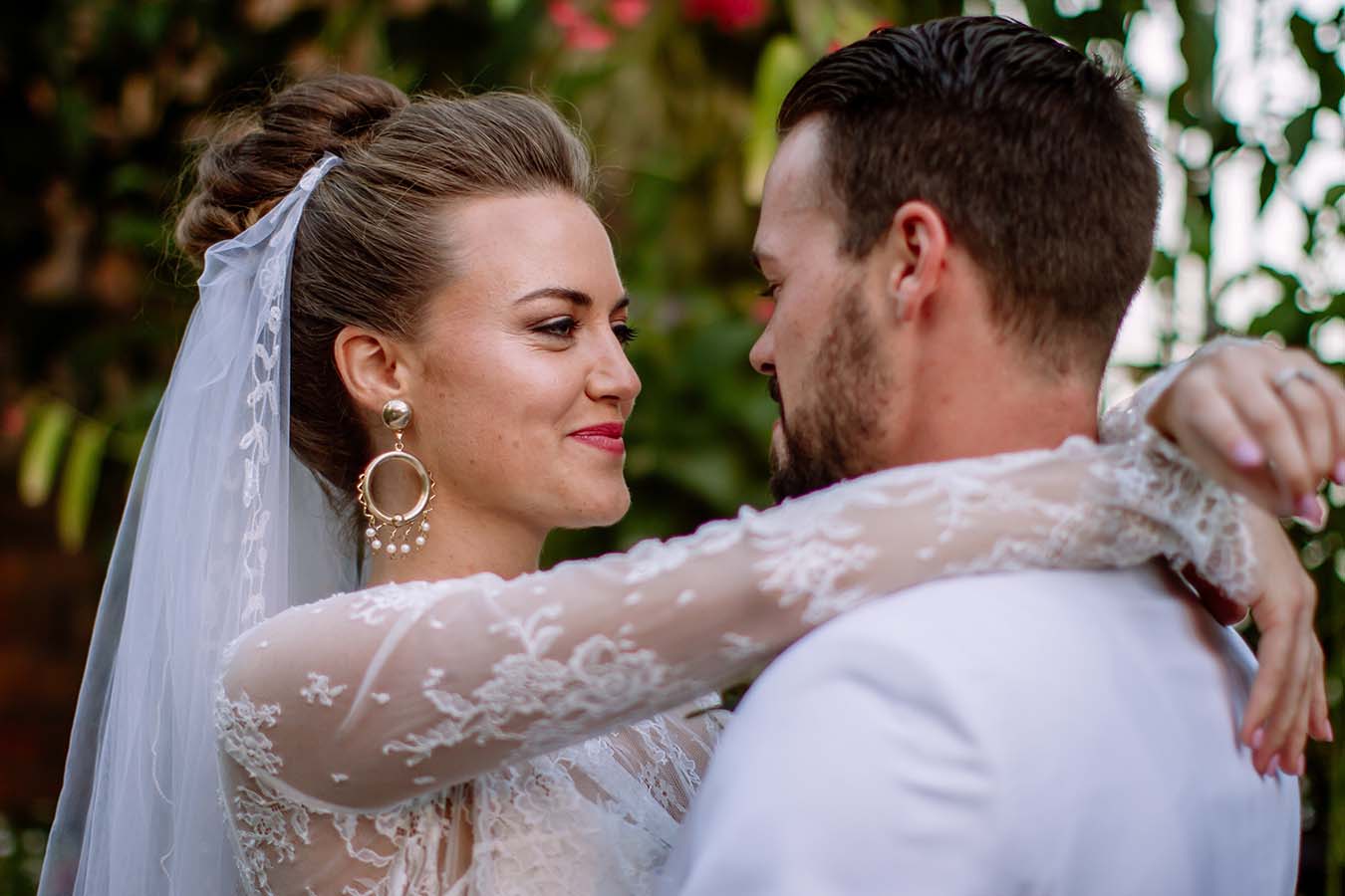 Auckland Wedding Photographer.Auckland Wintergardens Bride and Groom