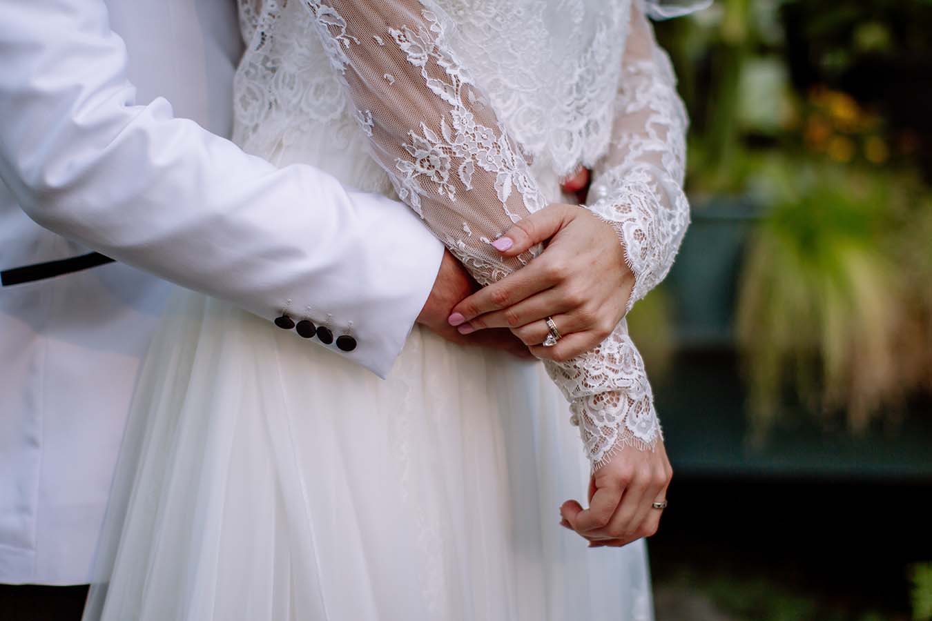 Auckland Wedding Photographer.Auckland Wintergardens Bride and Groom